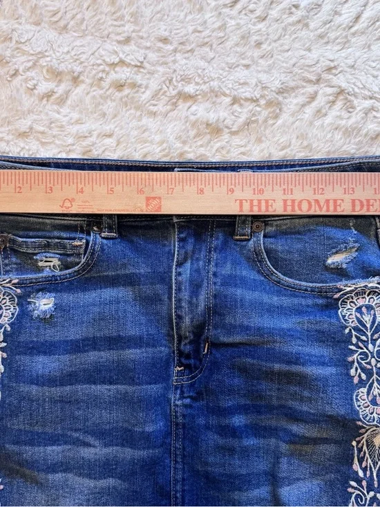 American Eagle Embroidered Distressed Denim Mini Skirt Size 8 Boho Festival - Picture 3 of 6